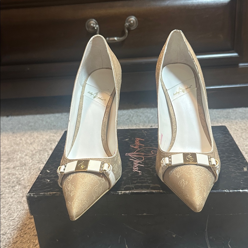 Elegant Beige Pointed Toe Heels